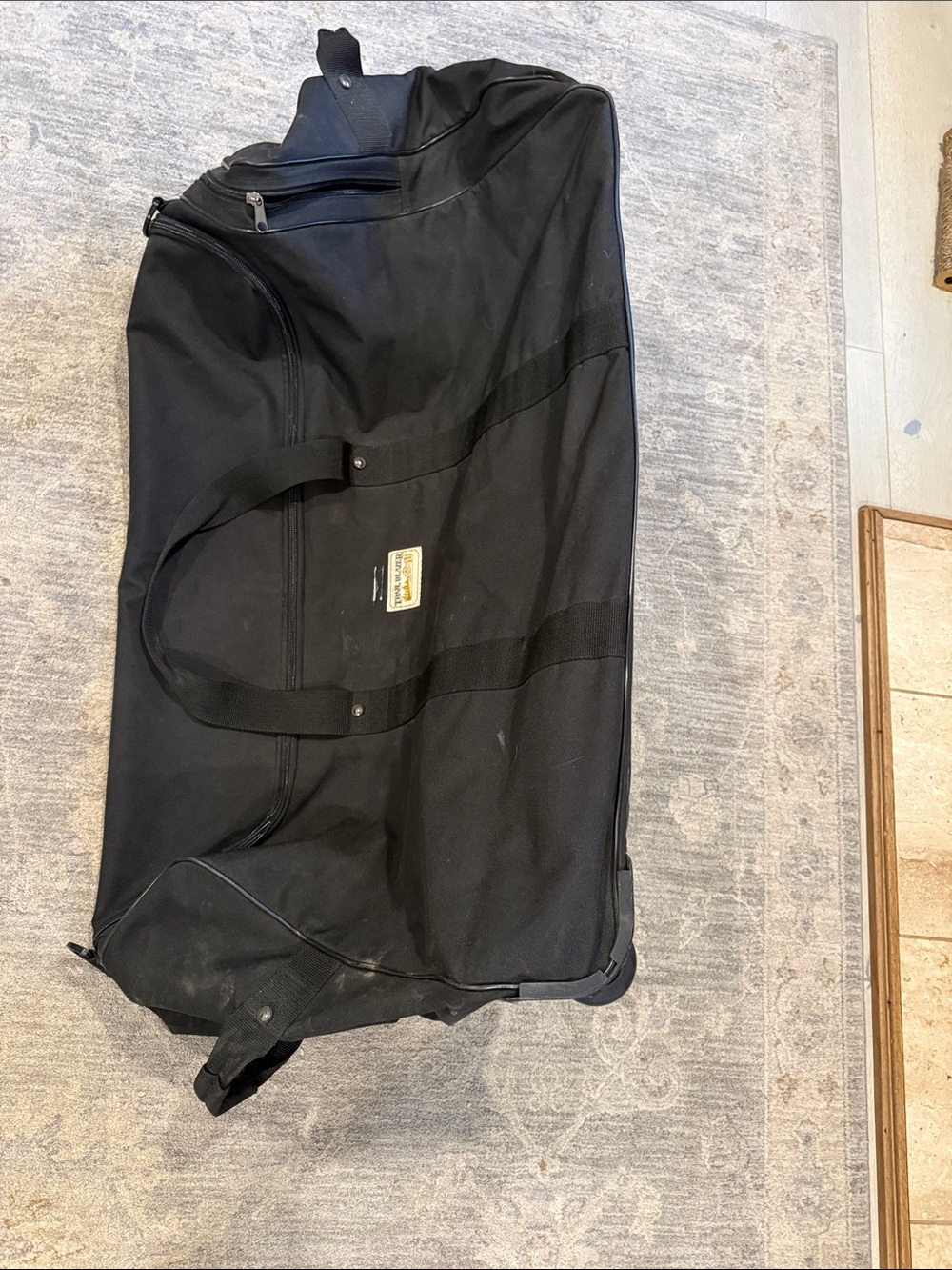 Durable Black Rolling Duffel Bag with Telescoping Handle
